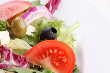 Peynirli sebze salatası
