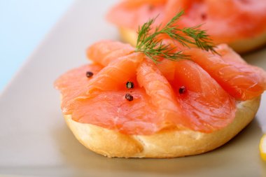 simit taze karabiber ile somon füme.