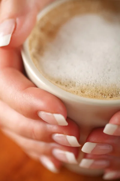 Kaffee mit geschlagener Milch — Stockfoto