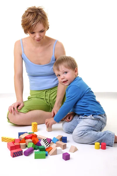 Moeder spelen met zoon — Stockfoto