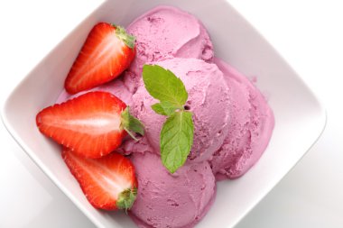Çilekli dondurma.
