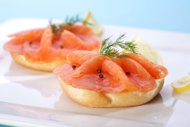simit taze karabiber ile somon füme.