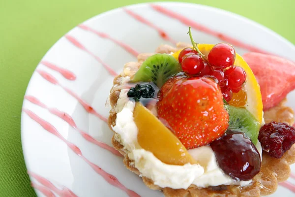 Torta con frutta fresca — Foto Stock