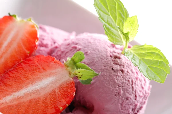 Gelato alla fragola — Foto Stock