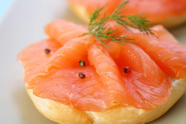 simit taze karabiber ile somon füme.