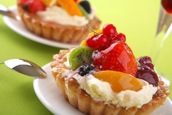 Torta con frutta fresca — Foto Stock