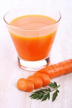 taze yapılmış havuç suyu