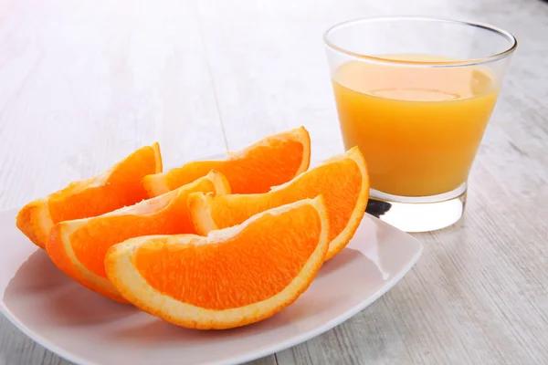 Sladký pomeranč s džusem — Stock fotografie