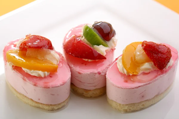 Cheesecake με φρέσκα φρούτα — Φωτογραφία Αρχείου
