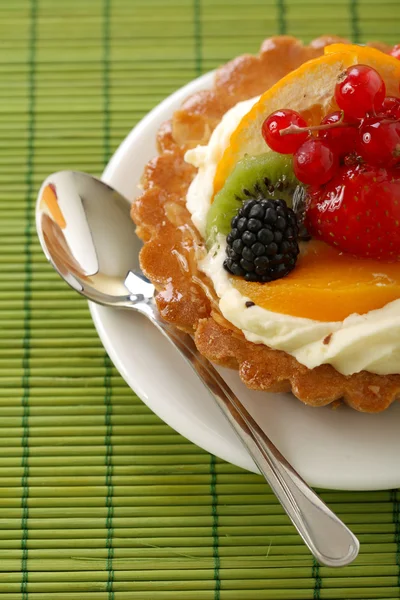 신선한 과일과 케이크 — 스톡 사진