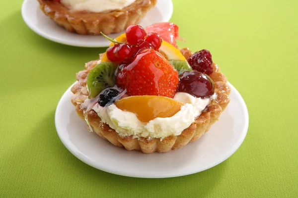 Tårta med färska frukter — Stockfoto