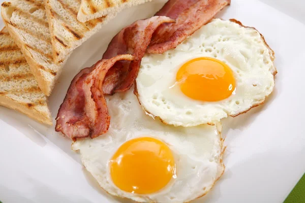 Desayuno - tostadas, huevos, tocino Imagen de stock