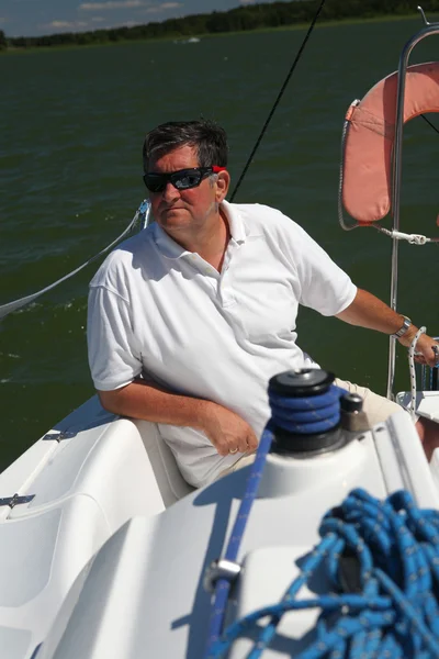 Middle-aged sailor on boat, sailing — Stock Photo, Image