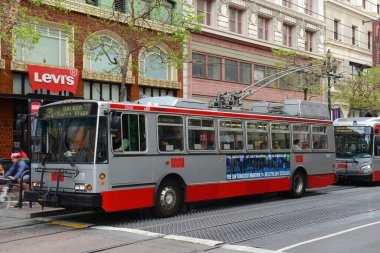 San Francisco Belediye Demiryolu MUNI halk tramvayı Stockton Caddesi üzerinde, San Francisco, California CA, ABD. 
