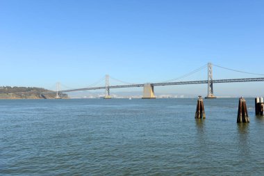 San Francisco - Oakland Bay Bridge, San Francisco Körfezi ve ABD 'nin Kaliforniya eyaletinin Oakland kentini birbirine bağlayan köprü.. 
