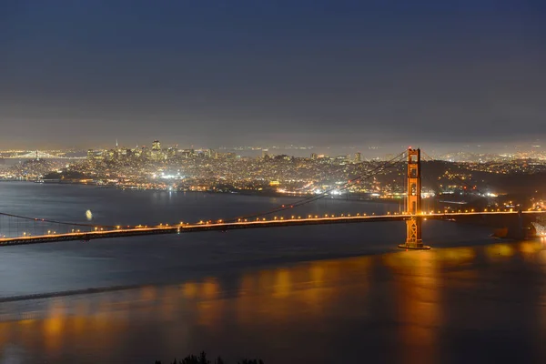 Golden Gate Bridge Por Noche Con Horizonte Ciudad San Francisco —  Fotos de Stock