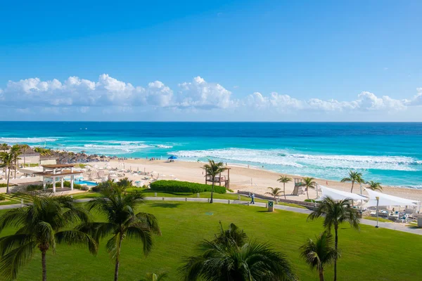 Cancun Beach Slunečníky Slunečného Dne Cancun Quintana Roo Mexiko — Stock fotografie