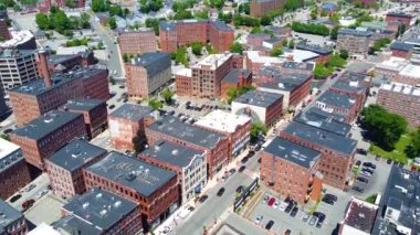 Haverhill tarihi şehir merkezi hava manzarası Washington Caddesi 'ndeki ticari binalar ve değirmen binaları, Haverhill, Massachusetts MA, ABD. 