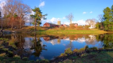 Great Brook Farm State Park 'taki Great Brook Dairy Farm' ın zaman aşımına uğramış videosu Carlisle, Massachusetts MA, ABD. 