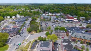 Newton Center tarihi bölge hava manzarası Newton Centre Green ve tarihi Beacon Caddesi 'ni kapsıyor. Newton City, Massachusetts MA, ABD. 