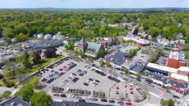 Newton Center tarihi bölge hava manzarası Newton Centre Green ve tarihi Beacon Caddesi 'ni kapsıyor. Newton City, Massachusetts MA, ABD. 