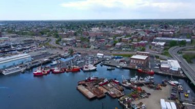 New Bedford limanı üzerinde Acushnet Nehri 'nden New Bedford' un tarihi şehir merkezine uçuyor. Aralarında Whaling National Historic Park, New Bedford, Massachusetts MA, ABD de var.. 