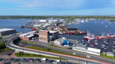 New Bedford, Massachusetts MA 'daki New Bedford Limanı yakınlarındaki Acushnet Nehri' ndeki Fish Island ve Pope Adası 'nın havadan görüntüsü..