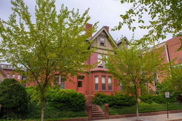 Brown Center Students Color Partridge Hall Brown University Providence Rhode — Stockfoto