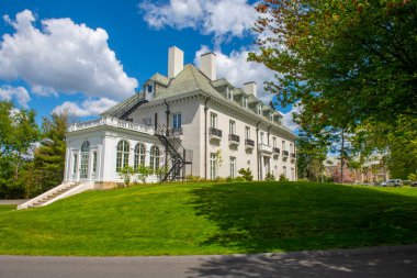 Newton Centre, Massachusetts MA, ABD 'deki tarihi Fransız Şatosu tarzı ev. 