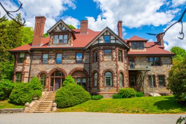 Prescott Estate 1885 yılında Newton Centre, Newton Centre, Massachusetts MA, ABD 'deki 770 Centre Street' te inşa edilmiş tarihi bir evdir.. 