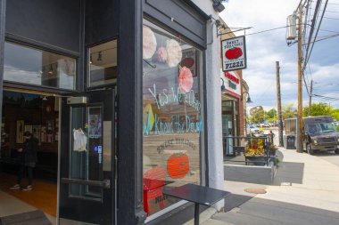 Tatlı Domates Pizzası Piccadilly Meydanı 51 Langley Yolu Newton City, Massachusetts MA 'da Beacon Caddesi' nde.. 