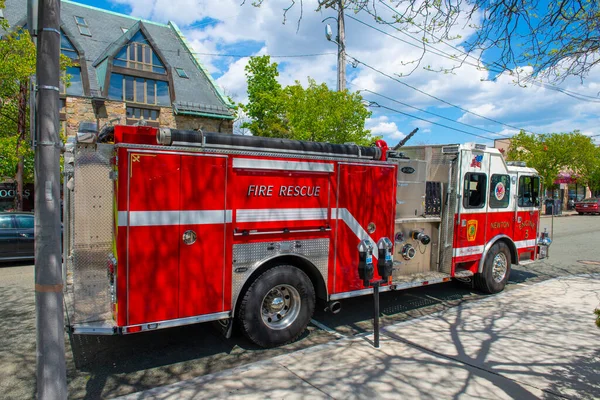 美国马萨诸塞州牛顿市牛顿中心值勤的牛顿消防车 — 图库照片