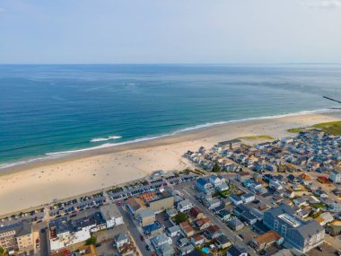 Hampton Beach hava manzarası Ocean Boulevard ve Hampton Beach State Park 'taki tarihi rıhtım binaları, Hampton, New Hampshire NH, ABD.