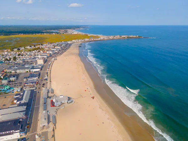 Hampton Beach hava manzarası Ocean Boulevard ve Hampton Beach State Park 'taki tarihi rıhtım binaları, Hampton, New Hampshire NH, ABD.