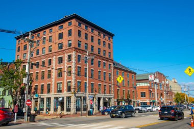 Portland, Maine ME, ABD 'deki Old Port kentindeki Moulton Street' te 165 Commercial Street 'teki tarihi ticari bina..