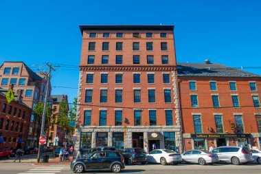 Portland, Maine ME, ABD 'deki Old Port kentindeki Moulton Street' te 165 Commercial Street 'teki tarihi ticari bina..