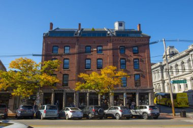 Tarihsel ticari bina 111 Commercial Caddesi 'ndeki Pearl Caddesi' ndeki Portland, Maine ME, ABD 'deki Old Port şehrinde..