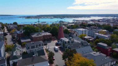 Portland Gözlemevi 'nin Portland, Maine ME, ABD' deki Munjoy Hill 'deki 138 Congress Caddesi' ndeki görüntüsü. Bu gözlemevi 1807 yılında inşa edilmiş tarihi bir deniz sinyal kulesidir.. 
