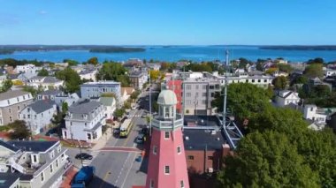 Portland Gözlemevi 'nin Portland, Maine ME, ABD' deki Munjoy Hill 'deki 138 Congress Caddesi' ndeki görüntüsü. Bu gözlemevi 1807 yılında inşa edilmiş tarihi bir deniz sinyal kulesidir.. 