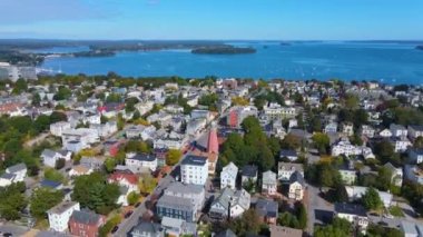 Portland Gözlemevi 'nin Portland, Maine ME, ABD' deki Munjoy Hill 'deki 138 Congress Caddesi' ndeki görüntüsü. Bu gözlemevi 1807 yılında inşa edilmiş tarihi bir deniz sinyal kulesidir.. 