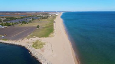 Salisbury Beach hava sahasında Merrimack Nehri ağzının yanında Salisbury, Massachusetts MA, ABD 'de Atlantik Okyanusu' na kadar uzanan Salisbury sahili manzarası.. 