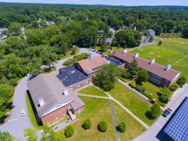Wayland Belediye Binası hava görüntüsü tarihi şehir merkezi Wayland, Massachusetts MA, ABD 'de 41 Cochitate Road' da. 