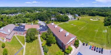 Wayland Belediye Binası hava görüntüsü tarihi şehir merkezi Wayland, Massachusetts MA, ABD 'de 41 Cochitate Road' da. 