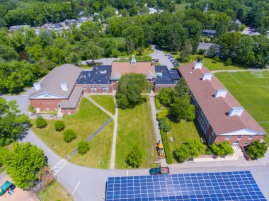 Wayland Belediye Binası hava görüntüsü tarihi şehir merkezi Wayland, Massachusetts MA, ABD 'de 41 Cochitate Road' da. 