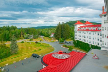 Mount Washington Hotel, 1902 yılında ABD 'nin Washington Dağı yakınlarındaki Carroll kasabası Bretton Woods kasabasında inşa edilmiş tarihi bir oteldir.. 
