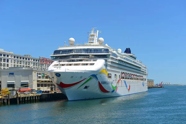 Norwegian Dawn Norwegian Cruise Line Atracado Puerto Cruceros Boston Distrito — Foto de Stock