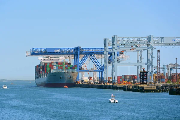 Cosco Containerschiff Cosco Genoa Legt Bei Massport Boston Seaport District — Stockfoto