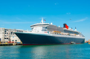 RMS Queen Mary 2, Cunard Line tarafından Boston Cruise limanına yanaştı. Boston, Massachusetts MA, ABD. 