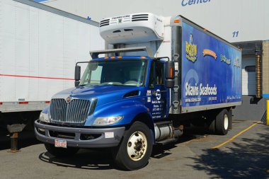 Stavis Seafoods şirketinin uluslararası soğutucu kamyonu Boston Cruise Limanı, Boston şehri, Massachusetts MA, ABD. 