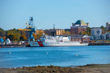 USCGC Tahoma (WMEC-908) Portsmouth Naval Shipyard, Kittery, Maine ME, ABD merkezli bir ABD Sahil Güvenlik orta dayanıklılık kesici.. 
